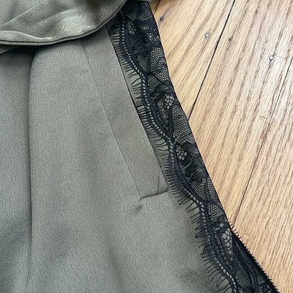 One one six/ strut & bolt olive green satin robe size large - Picture 4 of 7